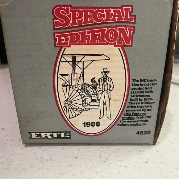 International 1066 5,000,000th 1/16 scale ERTL Tractor in box - Picture 3 of 4